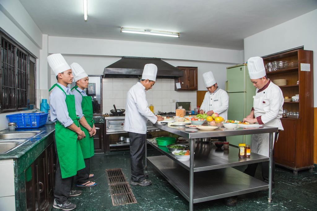 Fuji Hotel Kathmandu Ngoại thất bức ảnh